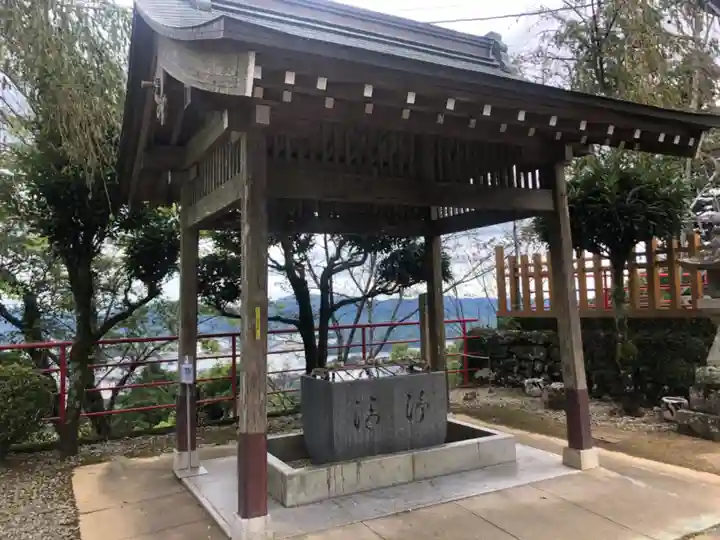 津峯神社の手水舎