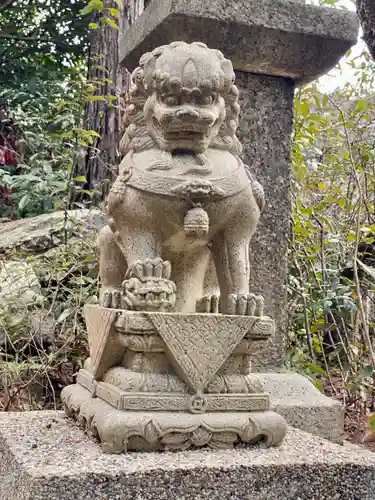 蝉丸神社の狛犬