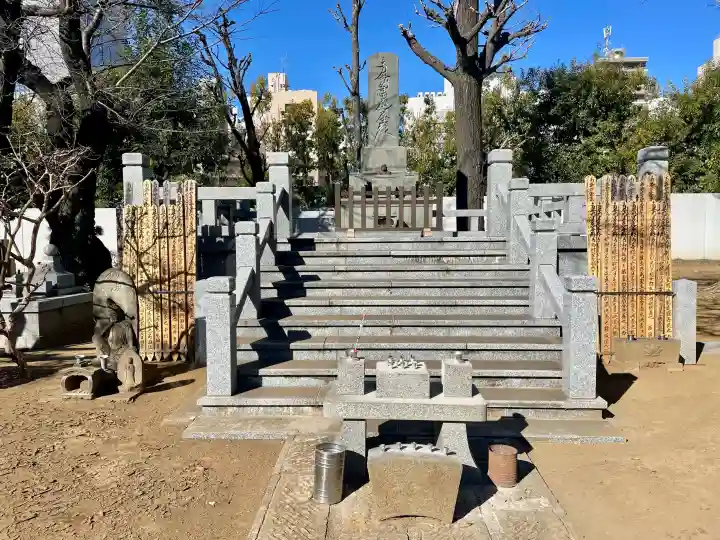 本立寺の{uncategorized: "未分類", other: "その他", undefined: "問題あり", building: "その他建物", grave: "お墓", sacred_gate: "鳥居", guardian: "狛犬", statue: "像", buddha: "仏像", history: "歴史", nature: "自然", garden: "庭園", animal: "動物", pagoda: "塔", temizu: "手水舎", mountain_gate: "山門・神門", sanctuary: "本殿・本堂", subordinate: "末社・摂社", art: "芸術", scenery: "景色", jizo: "地蔵", ema: "絵馬", goshuin: "御朱印", omikuji: "おみくじ", items: "授与品その他", amulet: "お守り", goshuincho: "御朱印帳", eats: "食事", festival: "お祭り", votive_dance: "神楽", shichigosan: "七五三参", wedding: "結婚式", experience: "体験その他", initially: "初詣", around: "周辺", anti_infection: "感染症対策"}