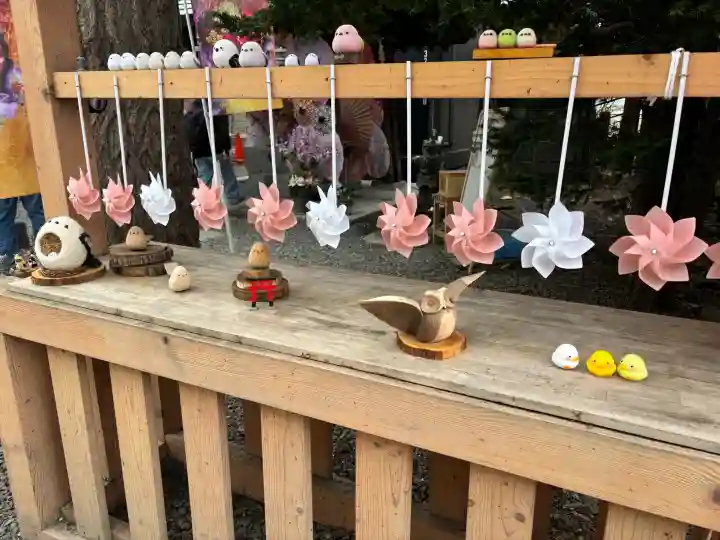 札幌諏訪神社の{uncategorized: "未分類", other: "その他", undefined: "問題あり", building: "その他建物", grave: "お墓", sacred_gate: "鳥居", guardian: "狛犬", statue: "像", buddha: "仏像", history: "歴史", nature: "自然", garden: "庭園", animal: "動物", pagoda: "塔", temizu: "手水舎", mountain_gate: "山門・神門", sanctuary: "本殿・本堂", subordinate: "末社・摂社", art: "芸術", scenery: "景色", jizo: "地蔵", ema: "絵馬", goshuin: "御朱印", omikuji: "おみくじ", items: "授与品その他", amulet: "お守り", goshuincho: "御朱印帳", eats: "食事", festival: "お祭り", votive_dance: "神楽", shichigosan: "七五三参", wedding: "結婚式", experience: "体験その他", initially: "初詣", around: "周辺", anti_infection: "感染症対策"}