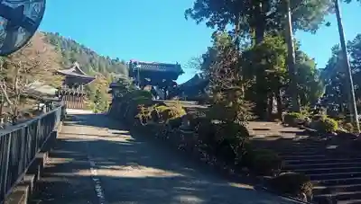 久遠寺の山門・神門