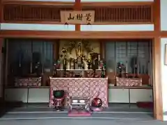 西林寺の本殿