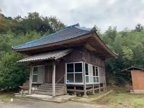 薬師堂の本殿・本堂