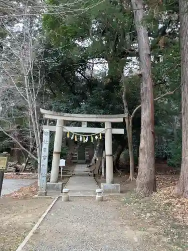 日吉神社の{uncategorized: "未分類", other: "その他", undefined: "問題あり", building: "その他建物", grave: "お墓", sacred_gate: "鳥居", guardian: "狛犬", statue: "像", buddha: "仏像", history: "歴史", nature: "自然", garden: "庭園", animal: "動物", pagoda: "塔", temizu: "手水舎", mountain_gate: "山門・神門", sanctuary: "本殿・本堂", subordinate: "末社・摂社", art: "芸術", scenery: "景色", jizo: "地蔵", ema: "絵馬", goshuin: "御朱印", omikuji: "おみくじ", items: "授与品その他", amulet: "お守り", goshuincho: "御朱印帳", eats: "食事", festival: "お祭り", votive_dance: "神楽", shichigosan: "七五三参", wedding: "結婚式", experience: "体験その他", initially: "初詣", around: "周辺", anti_infection: "感染症対策"}