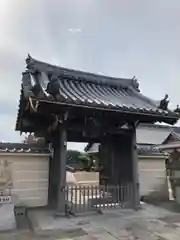 法徳寺の山門