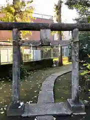 三峯神社 厳島神社(本天沼稲荷神社境外摂社)の鳥居