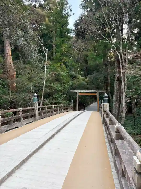 伊勢神宮内宮(皇大神宮)の{uncategorized: "未分類", other: "その他", undefined: "問題あり", building: "その他建物", grave: "お墓", sacred_gate: "鳥居", guardian: "狛犬", statue: "像", buddha: "仏像", history: "歴史", nature: "自然", garden: "庭園", animal: "動物", pagoda: "塔", temizu: "手水舎", mountain_gate: "山門・神門", sanctuary: "本殿・本堂", subordinate: "末社・摂社", art: "芸術", scenery: "景色", jizo: "地蔵", ema: "絵馬", goshuin: "御朱印", omikuji: "おみくじ", items: "授与品その他", amulet: "お守り", goshuincho: "御朱印帳", eats: "食事", festival: "お祭り", votive_dance: "神楽", shichigosan: "七五三参", wedding: "結婚式", experience: "体験その他", initially: "初詣", around: "周辺", anti_infection: "感染症対策"}