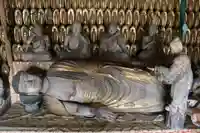 国内有数の立体涅槃群像(3月15日のみ了法寺釈迦堂にてご開帳)