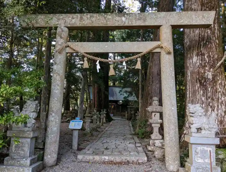 飛鳥神社の{uncategorized: "未分類", other: "その他", undefined: "問題あり", building: "その他建物", grave: "お墓", sacred_gate: "鳥居", guardian: "狛犬", statue: "像", buddha: "仏像", history: "歴史", nature: "自然", garden: "庭園", animal: "動物", pagoda: "塔", temizu: "手水舎", mountain_gate: "山門・神門", sanctuary: "本殿・本堂", subordinate: "末社・摂社", art: "芸術", scenery: "景色", jizo: "地蔵", ema: "絵馬", goshuin: "御朱印", omikuji: "おみくじ", items: "授与品その他", amulet: "お守り", goshuincho: "御朱印帳", eats: "食事", festival: "お祭り", votive_dance: "神楽", shichigosan: "七五三参", wedding: "結婚式", experience: "体験その他", initially: "初詣", around: "周辺", anti_infection: "感染症対策"}