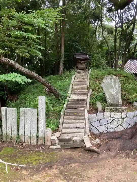 伊豫岡八幡神社の末社・摂社