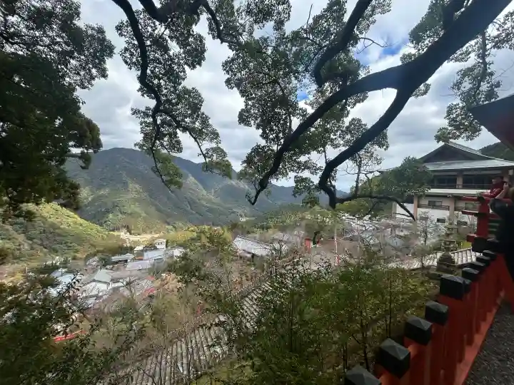 熊野那智大社の{uncategorized: "未分類", other: "その他", undefined: "問題あり", building: "その他建物", grave: "お墓", sacred_gate: "鳥居", guardian: "狛犬", statue: "像", buddha: "仏像", history: "歴史", nature: "自然", garden: "庭園", animal: "動物", pagoda: "塔", temizu: "手水舎", mountain_gate: "山門・神門", sanctuary: "本殿・本堂", subordinate: "末社・摂社", art: "芸術", scenery: "景色", jizo: "地蔵", ema: "絵馬", goshuin: "御朱印", omikuji: "おみくじ", items: "授与品その他", amulet: "お守り", goshuincho: "御朱印帳", eats: "食事", festival: "お祭り", votive_dance: "神楽", shichigosan: "七五三参", wedding: "結婚式", experience: "体験その他", initially: "初詣", around: "周辺", anti_infection: "感染症対策"}