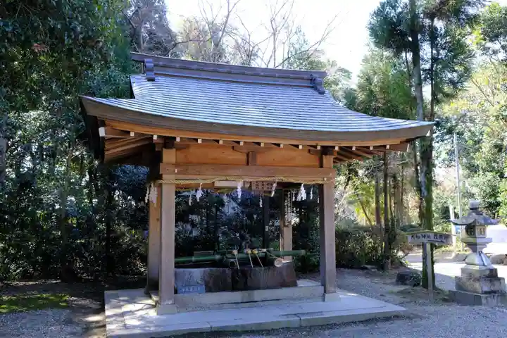 大和神社の手水舎