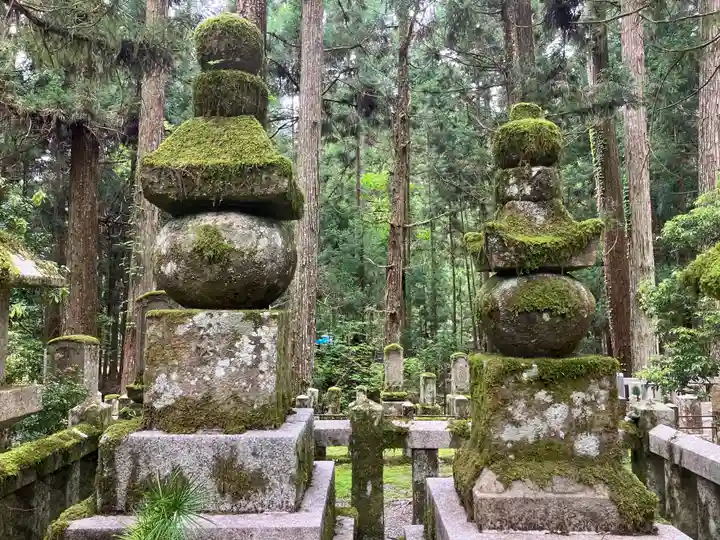 高野山金剛峯寺奥の院(和歌山県)