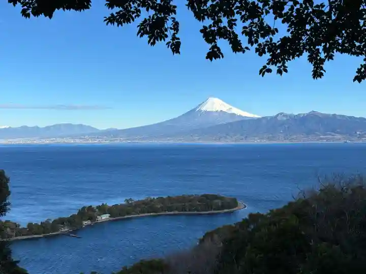 諸口神社の{uncategorized: "未分類", other: "その他", undefined: "問題あり", building: "その他建物", grave: "お墓", sacred_gate: "鳥居", guardian: "狛犬", statue: "像", buddha: "仏像", history: "歴史", nature: "自然", garden: "庭園", animal: "動物", pagoda: "塔", temizu: "手水舎", mountain_gate: "山門・神門", sanctuary: "本殿・本堂", subordinate: "末社・摂社", art: "芸術", scenery: "景色", jizo: "地蔵", ema: "絵馬", goshuin: "御朱印", omikuji: "おみくじ", items: "授与品その他", amulet: "お守り", goshuincho: "御朱印帳", eats: "食事", festival: "お祭り", votive_dance: "神楽", shichigosan: "七五三参", wedding: "結婚式", experience: "体験その他", initially: "初詣", around: "周辺", anti_infection: "感染症対策"}