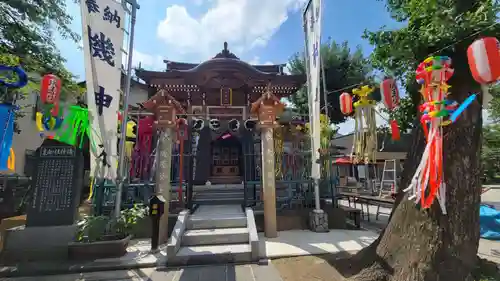 塚越稲荷神社の本殿