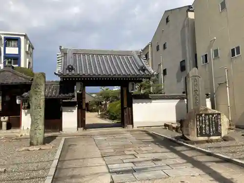 荘厳浄土寺の山門