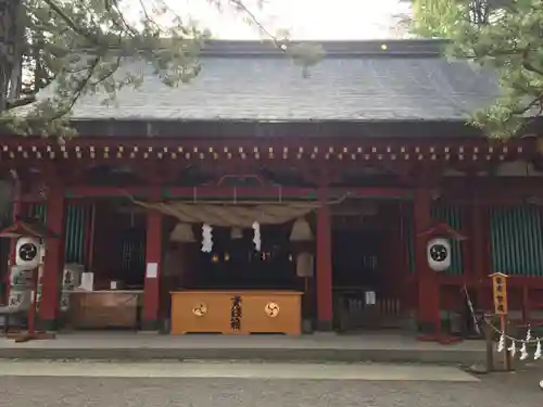 生島足島神社の本殿