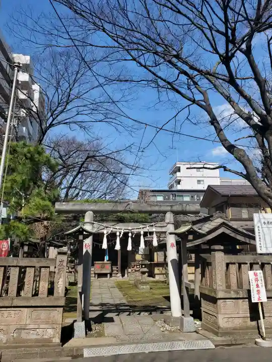 厳島神社(港町弁財天)の{uncategorized: "未分類", other: "その他", undefined: "問題あり", building: "その他建物", grave: "お墓", sacred_gate: "鳥居", guardian: "狛犬", statue: "像", buddha: "仏像", history: "歴史", nature: "自然", garden: "庭園", animal: "動物", pagoda: "塔", temizu: "手水舎", mountain_gate: "山門・神門", sanctuary: "本殿・本堂", subordinate: "末社・摂社", art: "芸術", scenery: "景色", jizo: "地蔵", ema: "絵馬", goshuin: "御朱印", omikuji: "おみくじ", items: "授与品その他", amulet: "お守り", goshuincho: "御朱印帳", eats: "食事", festival: "お祭り", votive_dance: "神楽", shichigosan: "七五三参", wedding: "結婚式", experience: "体験その他", initially: "初詣", around: "周辺", anti_infection: "感染症対策"}
