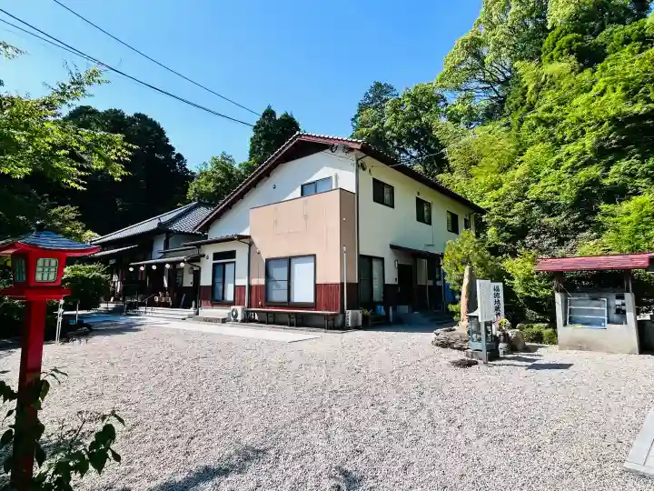 仁比山地蔵院の{uncategorized: "未分類", other: "その他", undefined: "問題あり", building: "その他建物", grave: "お墓", sacred_gate: "鳥居", guardian: "狛犬", statue: "像", buddha: "仏像", history: "歴史", nature: "自然", garden: "庭園", animal: "動物", pagoda: "塔", temizu: "手水舎", mountain_gate: "山門・神門", sanctuary: "本殿・本堂", subordinate: "末社・摂社", art: "芸術", scenery: "景色", jizo: "地蔵", ema: "絵馬", goshuin: "御朱印", omikuji: "おみくじ", items: "授与品その他", amulet: "お守り", goshuincho: "御朱印帳", eats: "食事", festival: "お祭り", votive_dance: "神楽", shichigosan: "七五三参", wedding: "結婚式", experience: "体験その他", initially: "初詣", around: "周辺", anti_infection: "感染症対策"}