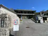 聖光寺の{uncategorized: "未分類", other: "その他", undefined: "問題あり", building: "その他建物", grave: "お墓", sacred_gate: "鳥居", guardian: "狛犬", statue: "像", buddha: "仏像", history: "歴史", nature: "自然", garden: "庭園", animal: "動物", pagoda: "塔", temizu: "手水舎", mountain_gate: "山門・神門", sanctuary: "本殿・本堂", subordinate: "末社・摂社", art: "芸術", scenery: "景色", jizo: "地蔵", ema: "絵馬", goshuin: "御朱印", omikuji: "おみくじ", items: "授与品その他", amulet: "お守り", goshuincho: "御朱印帳", eats: "食事", festival: "お祭り", votive_dance: "神楽", shichigosan: "七五三参", wedding: "結婚式", experience: "体験その他", initially: "初詣", around: "周辺", anti_infection: "感染症対策"}