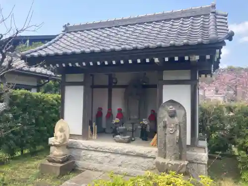 伝福寺の{uncategorized: "未分類", other: "その他", undefined: "問題あり", building: "その他建物", grave: "お墓", sacred_gate: "鳥居", guardian: "狛犬", statue: "像", buddha: "仏像", history: "歴史", nature: "自然", garden: "庭園", animal: "動物", pagoda: "塔", temizu: "手水舎", mountain_gate: "山門・神門", sanctuary: "本殿・本堂", subordinate: "末社・摂社", art: "芸術", scenery: "景色", jizo: "地蔵", ema: "絵馬", goshuin: "御朱印", omikuji: "おみくじ", items: "授与品その他", amulet: "お守り", goshuincho: "御朱印帳", eats: "食事", festival: "お祭り", votive_dance: "神楽", shichigosan: "七五三参", wedding: "結婚式", experience: "体験その他", initially: "初詣", around: "周辺", anti_infection: "感染症対策"}