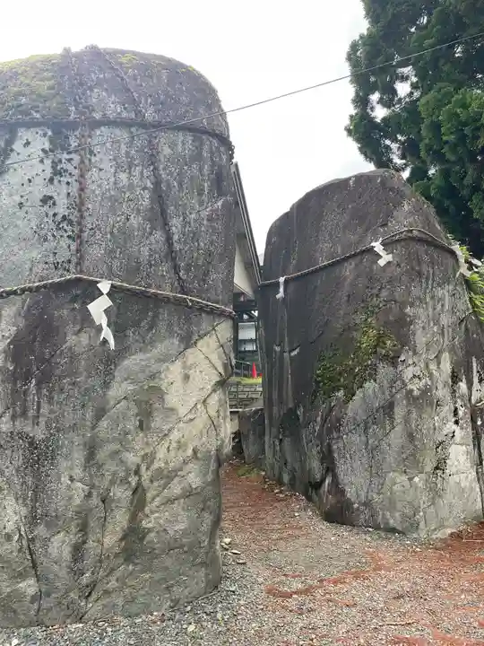 三ツ石神社の自然