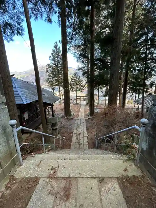 本郷神社の{uncategorized: "未分類", other: "その他", undefined: "問題あり", building: "その他建物", grave: "お墓", sacred_gate: "鳥居", guardian: "狛犬", statue: "像", buddha: "仏像", history: "歴史", nature: "自然", garden: "庭園", animal: "動物", pagoda: "塔", temizu: "手水舎", mountain_gate: "山門・神門", sanctuary: "本殿・本堂", subordinate: "末社・摂社", art: "芸術", scenery: "景色", jizo: "地蔵", ema: "絵馬", goshuin: "御朱印", omikuji: "おみくじ", items: "授与品その他", amulet: "お守り", goshuincho: "御朱印帳", eats: "食事", festival: "お祭り", votive_dance: "神楽", shichigosan: "七五三参", wedding: "結婚式", experience: "体験その他", initially: "初詣", around: "周辺", anti_infection: "感染症対策"}