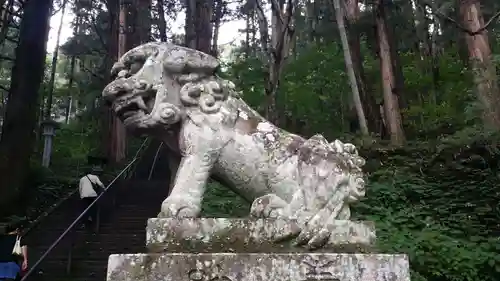 戸隠神社火之御子社の狛犬
