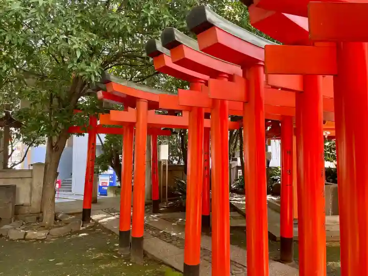 豊栄稲荷神社の{uncategorized: "未分類", other: "その他", undefined: "問題あり", building: "その他建物", grave: "お墓", sacred_gate: "鳥居", guardian: "狛犬", statue: "像", buddha: "仏像", history: "歴史", nature: "自然", garden: "庭園", animal: "動物", pagoda: "塔", temizu: "手水舎", mountain_gate: "山門・神門", sanctuary: "本殿・本堂", subordinate: "末社・摂社", art: "芸術", scenery: "景色", jizo: "地蔵", ema: "絵馬", goshuin: "御朱印", omikuji: "おみくじ", items: "授与品その他", amulet: "お守り", goshuincho: "御朱印帳", eats: "食事", festival: "お祭り", votive_dance: "神楽", shichigosan: "七五三参", wedding: "結婚式", experience: "体験その他", initially: "初詣", around: "周辺", anti_infection: "感染症対策"}