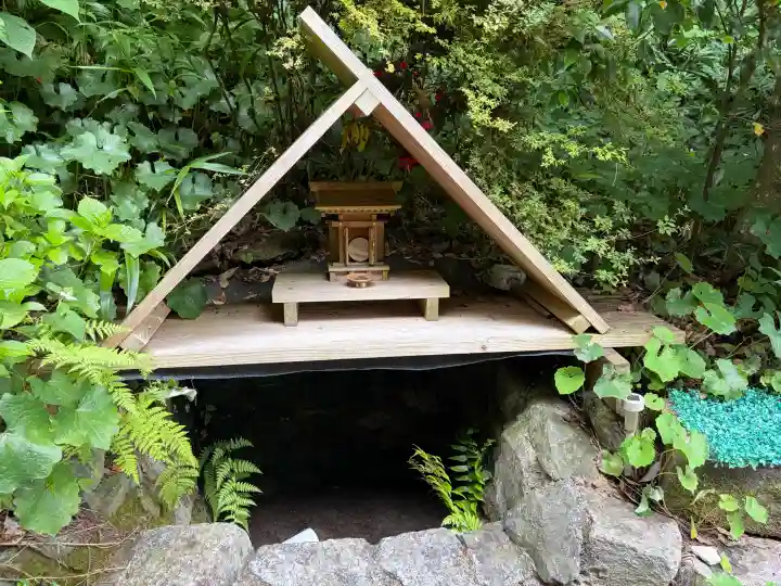 檍神社の{uncategorized: "未分類", other: "その他", undefined: "問題あり", building: "その他建物", grave: "お墓", sacred_gate: "鳥居", guardian: "狛犬", statue: "像", buddha: "仏像", history: "歴史", nature: "自然", garden: "庭園", animal: "動物", pagoda: "塔", temizu: "手水舎", mountain_gate: "山門・神門", sanctuary: "本殿・本堂", subordinate: "末社・摂社", art: "芸術", scenery: "景色", jizo: "地蔵", ema: "絵馬", goshuin: "御朱印", omikuji: "おみくじ", items: "授与品その他", amulet: "お守り", goshuincho: "御朱印帳", eats: "食事", festival: "お祭り", votive_dance: "神楽", shichigosan: "七五三参", wedding: "結婚式", experience: "体験その他", initially: "初詣", around: "周辺", anti_infection: "感染症対策"}