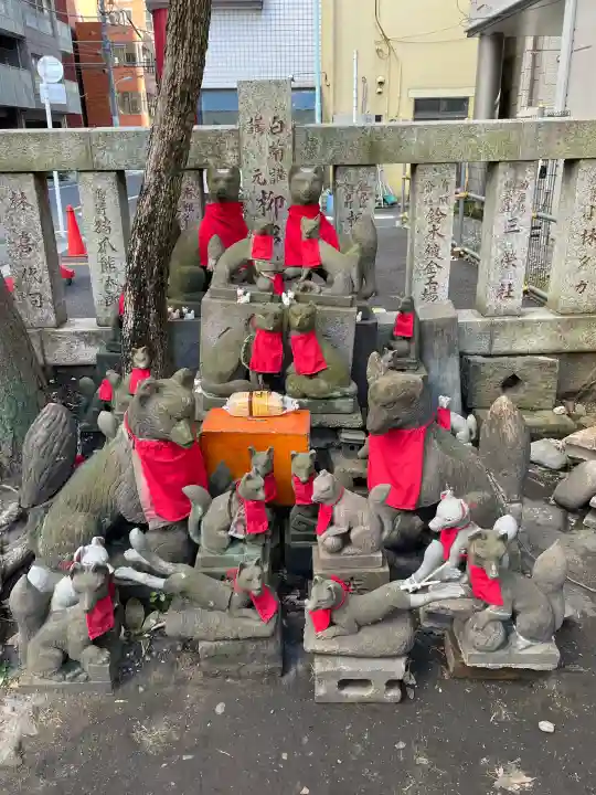 笠間稲荷神社 東京別社の{uncategorized: "未分類", other: "その他", undefined: "問題あり", building: "その他建物", grave: "お墓", sacred_gate: "鳥居", guardian: "狛犬", statue: "像", buddha: "仏像", history: "歴史", nature: "自然", garden: "庭園", animal: "動物", pagoda: "塔", temizu: "手水舎", mountain_gate: "山門・神門", sanctuary: "本殿・本堂", subordinate: "末社・摂社", art: "芸術", scenery: "景色", jizo: "地蔵", ema: "絵馬", goshuin: "御朱印", omikuji: "おみくじ", items: "授与品その他", amulet: "お守り", goshuincho: "御朱印帳", eats: "食事", festival: "お祭り", votive_dance: "神楽", shichigosan: "七五三参", wedding: "結婚式", experience: "体験その他", initially: "初詣", around: "周辺", anti_infection: "感染症対策"}