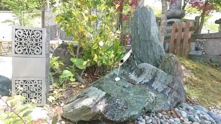 八事山 興正寺の手水舎