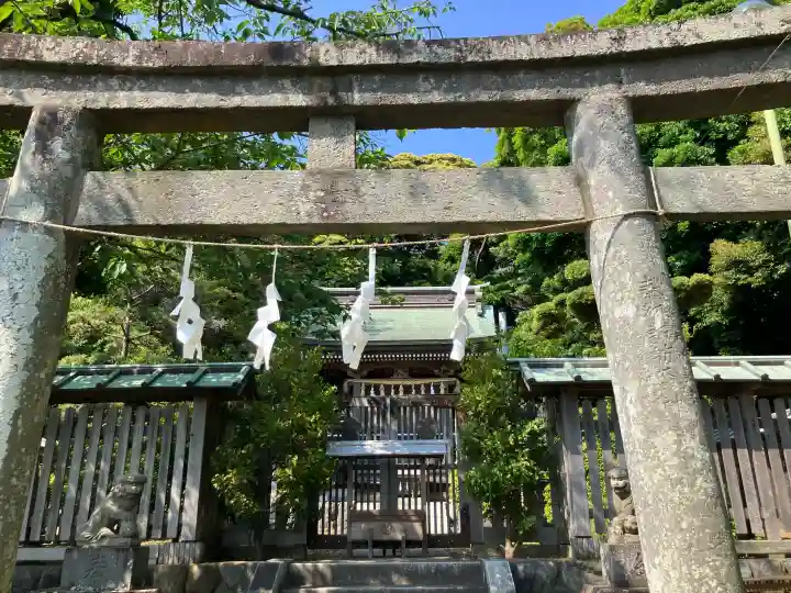 諏訪神社の{uncategorized: "未分類", other: "その他", undefined: "問題あり", building: "その他建物", grave: "お墓", sacred_gate: "鳥居", guardian: "狛犬", statue: "像", buddha: "仏像", history: "歴史", nature: "自然", garden: "庭園", animal: "動物", pagoda: "塔", temizu: "手水舎", mountain_gate: "山門・神門", sanctuary: "本殿・本堂", subordinate: "末社・摂社", art: "芸術", scenery: "景色", jizo: "地蔵", ema: "絵馬", goshuin: "御朱印", omikuji: "おみくじ", items: "授与品その他", amulet: "お守り", goshuincho: "御朱印帳", eats: "食事", festival: "お祭り", votive_dance: "神楽", shichigosan: "七五三参", wedding: "結婚式", experience: "体験その他", initially: "初詣", around: "周辺", anti_infection: "感染症対策"}