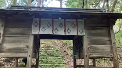 松尾神社の山門・神門