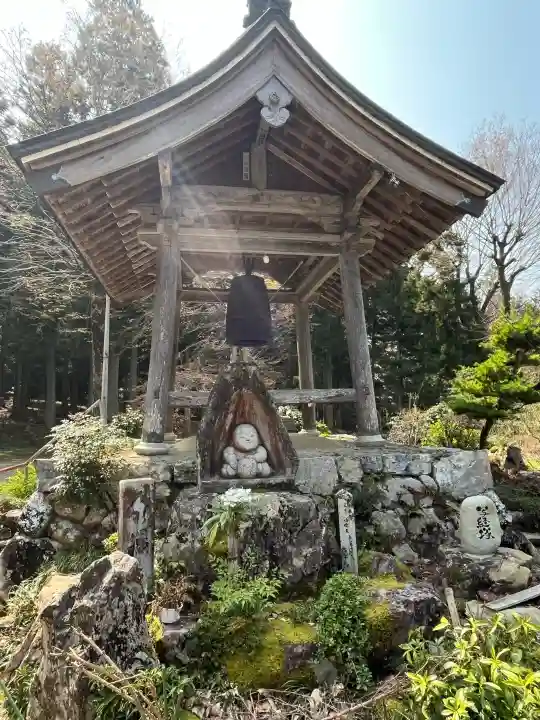 東光寺の{uncategorized: "未分類", other: "その他", undefined: "問題あり", building: "その他建物", grave: "お墓", sacred_gate: "鳥居", guardian: "狛犬", statue: "像", buddha: "仏像", history: "歴史", nature: "自然", garden: "庭園", animal: "動物", pagoda: "塔", temizu: "手水舎", mountain_gate: "山門・神門", sanctuary: "本殿・本堂", subordinate: "末社・摂社", art: "芸術", scenery: "景色", jizo: "地蔵", ema: "絵馬", goshuin: "御朱印", omikuji: "おみくじ", items: "授与品その他", amulet: "お守り", goshuincho: "御朱印帳", eats: "食事", festival: "お祭り", votive_dance: "神楽", shichigosan: "七五三参", wedding: "結婚式", experience: "体験その他", initially: "初詣", around: "周辺", anti_infection: "感染症対策"}