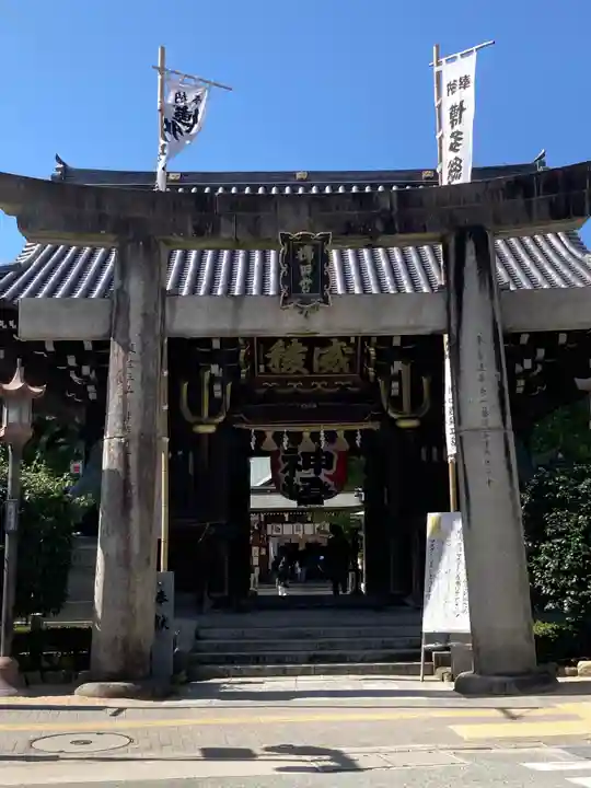 櫛田神社の山門・神門