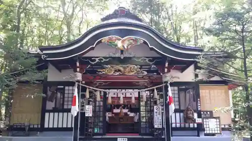 新屋山神社の本殿