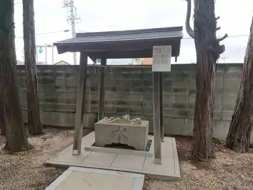 六所社（如意申町）の手水舎