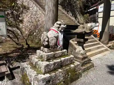 玉置神社の{uncategorized: "未分類", other: "その他", undefined: "問題あり", building: "その他建物", grave: "お墓", sacred_gate: "鳥居", guardian: "狛犬", statue: "像", buddha: "仏像", history: "歴史", nature: "自然", garden: "庭園", animal: "動物", pagoda: "塔", temizu: "手水舎", mountain_gate: "山門・神門", sanctuary: "本殿・本堂", subordinate: "末社・摂社", art: "芸術", scenery: "景色", jizo: "地蔵", ema: "絵馬", goshuin: "御朱印", omikuji: "おみくじ", items: "授与品その他", amulet: "お守り", goshuincho: "御朱印帳", eats: "食事", festival: "お祭り", votive_dance: "神楽", shichigosan: "七五三参", wedding: "結婚式", experience: "体験その他", initially: "初詣", around: "周辺", anti_infection: "感染症対策"}