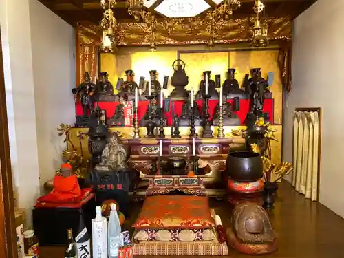 一六子育地蔵尊の本殿・本堂