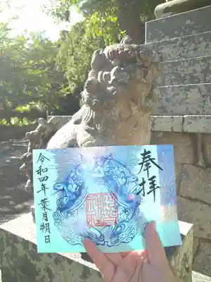 
吽形の狛犬さんと…



