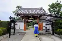 観音寺(北名古屋)の山門・神門