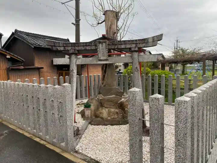 満願寺の{uncategorized: "未分類", other: "その他", undefined: "問題あり", building: "その他建物", grave: "お墓", sacred_gate: "鳥居", guardian: "狛犬", statue: "像", buddha: "仏像", history: "歴史", nature: "自然", garden: "庭園", animal: "動物", pagoda: "塔", temizu: "手水舎", mountain_gate: "山門・神門", sanctuary: "本殿・本堂", subordinate: "末社・摂社", art: "芸術", scenery: "景色", jizo: "地蔵", ema: "絵馬", goshuin: "御朱印", omikuji: "おみくじ", items: "授与品その他", amulet: "お守り", goshuincho: "御朱印帳", eats: "食事", festival: "お祭り", votive_dance: "神楽", shichigosan: "七五三参", wedding: "結婚式", experience: "体験その他", initially: "初詣", around: "周辺", anti_infection: "感染症対策"}