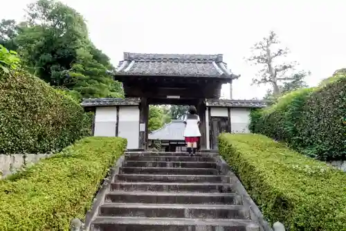 久保寺の山門