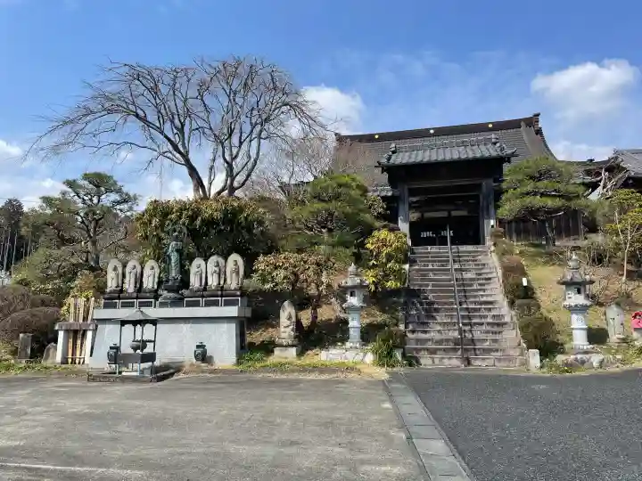 鳳台院の{uncategorized: "未分類", other: "その他", undefined: "問題あり", building: "その他建物", grave: "お墓", sacred_gate: "鳥居", guardian: "狛犬", statue: "像", buddha: "仏像", history: "歴史", nature: "自然", garden: "庭園", animal: "動物", pagoda: "塔", temizu: "手水舎", mountain_gate: "山門・神門", sanctuary: "本殿・本堂", subordinate: "末社・摂社", art: "芸術", scenery: "景色", jizo: "地蔵", ema: "絵馬", goshuin: "御朱印", omikuji: "おみくじ", items: "授与品その他", amulet: "お守り", goshuincho: "御朱印帳", eats: "食事", festival: "お祭り", votive_dance: "神楽", shichigosan: "七五三参", wedding: "結婚式", experience: "体験その他", initially: "初詣", around: "周辺", anti_infection: "感染症対策"}