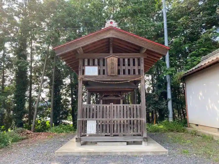 国渭地祇神社の末社・摂社
