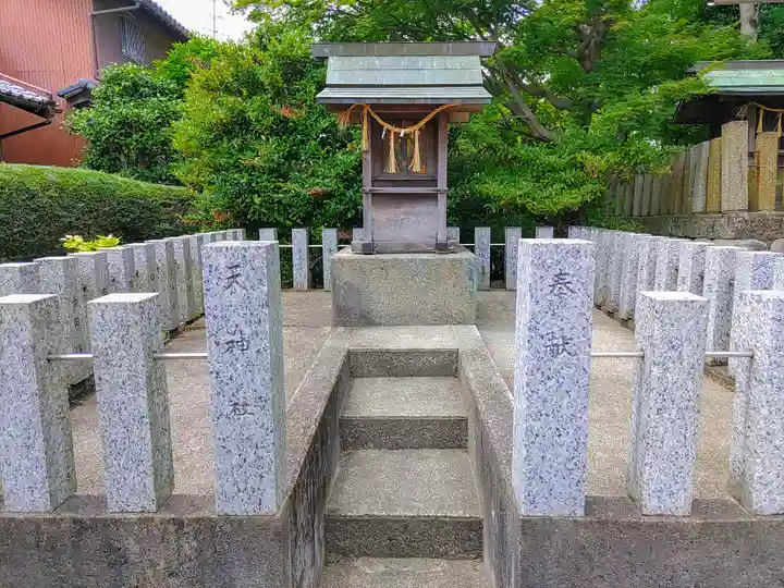 八幡社(附島)の末社・摂社