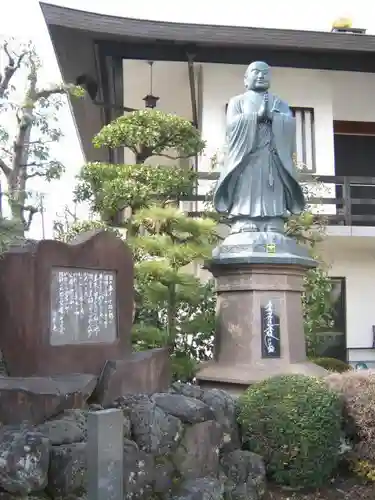 日朝寺の像