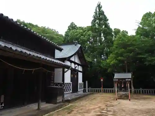 鴨部神社の末社・摂社