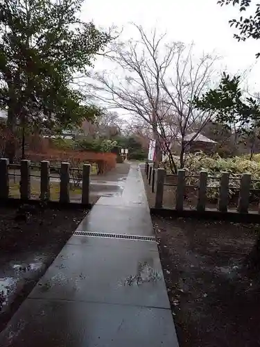 神明社の庭園